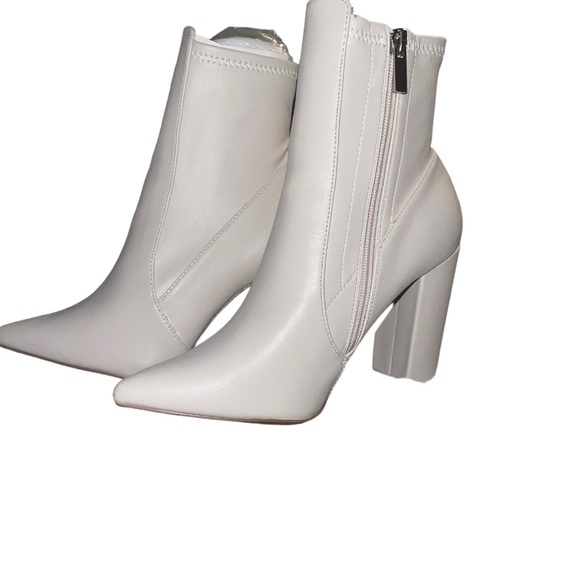 Qupid White Booties Size 9 - Picture 2 of 5